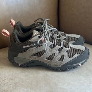 Merrell Women's Alverstone Low Top Hiking Trail Shoes Aluminum 6.5 Outdoors